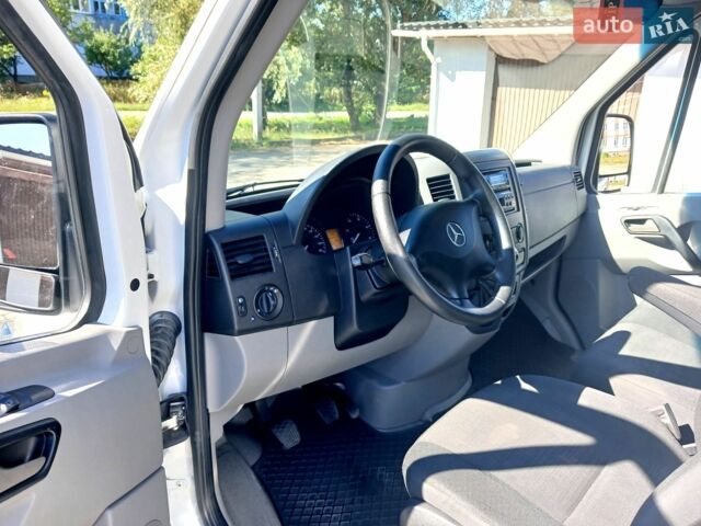 Білий Мерседес Sprinter, об'ємом двигуна 2.1 л та пробігом 216 тис. км за 18500 $, фото 11 на Automoto.ua