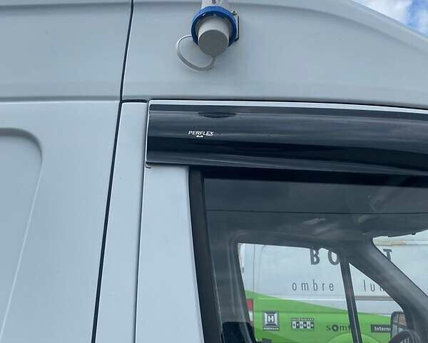 Білий Мерседес Sprinter, об'ємом двигуна 2.2 л та пробігом 320 тис. км за 22800 $, фото 4 на Automoto.ua