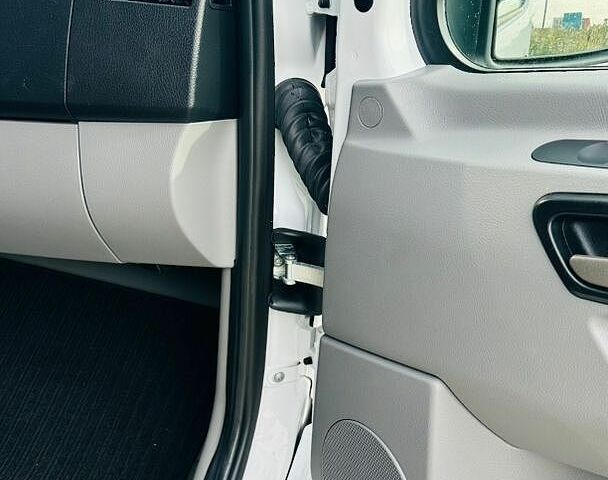 Белый Мерседес Sprinter, объемом двигателя 2.2 л и пробегом 298 тыс. км за 22000 $, фото 24 на Automoto.ua