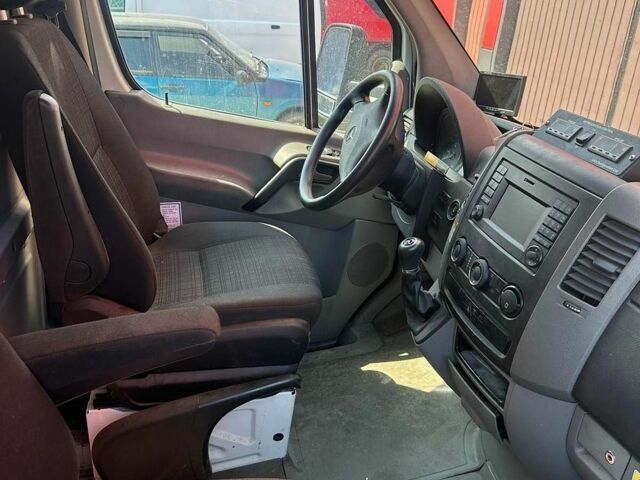 Белый Мерседес Sprinter, объемом двигателя 2.99 л и пробегом 72 тыс. км за 17000 $, фото 3 на Automoto.ua