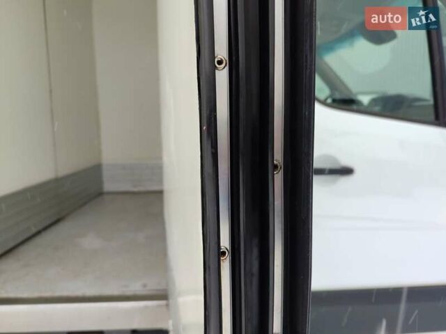Белый Мерседес Sprinter, объемом двигателя 2.1 л и пробегом 350 тыс. км за 25900 $, фото 30 на Automoto.ua