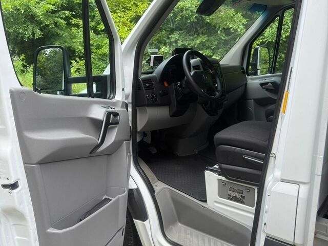 Белый Мерседес Sprinter, объемом двигателя 2.2 л и пробегом 234 тыс. км за 31400 $, фото 24 на Automoto.ua