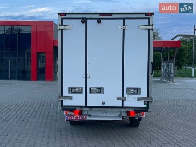 Белый Мерседес Sprinter, объемом двигателя 2.2 л и пробегом 150 тыс. км за 17900 $, фото 2 на Automoto.ua