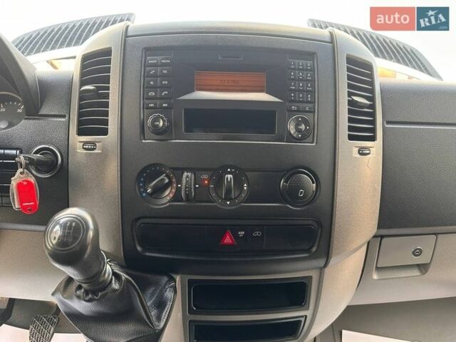 Білий Мерседес Sprinter, об'ємом двигуна 2.2 л та пробігом 185 тис. км за 26900 $, фото 41 на Automoto.ua