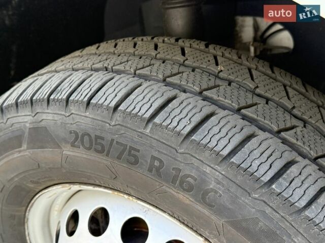 Белый Мерседес Sprinter, объемом двигателя 2.2 л и пробегом 320 тыс. км за 24950 $, фото 4 на Automoto.ua