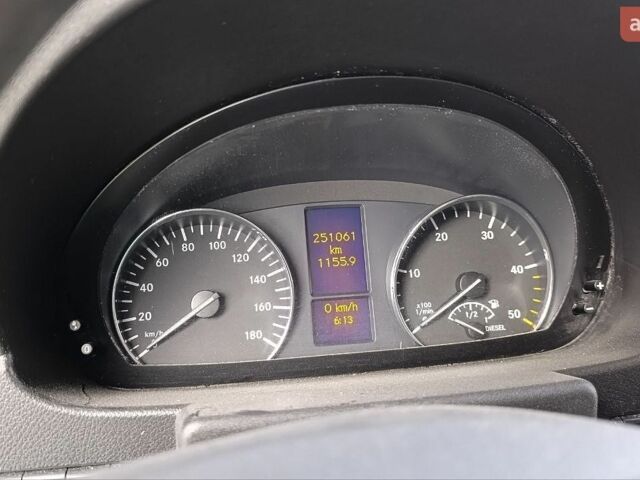 Белый Мерседес Sprinter, объемом двигателя 2.2 л и пробегом 251 тыс. км за 23750 $, фото 4 на Automoto.ua