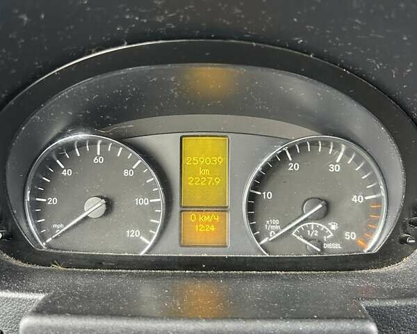 Білий Мерседес Sprinter, об'ємом двигуна 2.14 л та пробігом 259 тис. км за 17000 $, фото 4 на Automoto.ua
