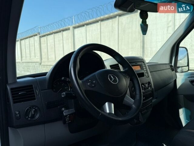 Белый Мерседес Sprinter, объемом двигателя 2.2 л и пробегом 320 тыс. км за 24950 $, фото 32 на Automoto.ua