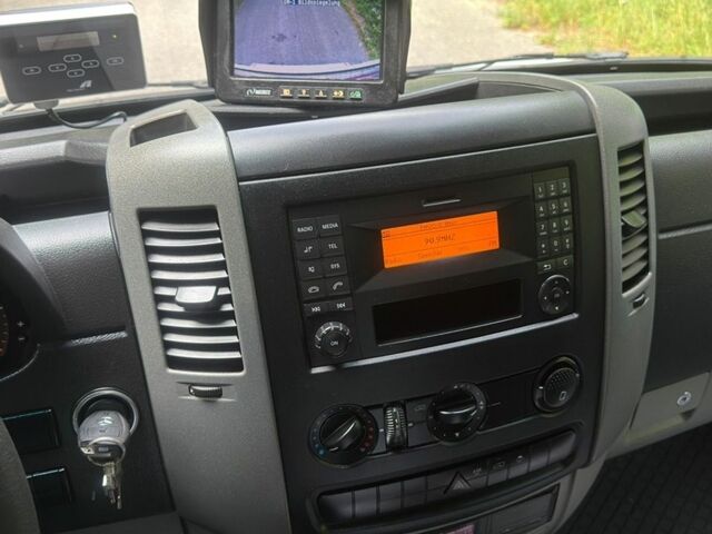 Белый Мерседес Sprinter, объемом двигателя 2.2 л и пробегом 234 тыс. км за 31400 $, фото 29 на Automoto.ua
