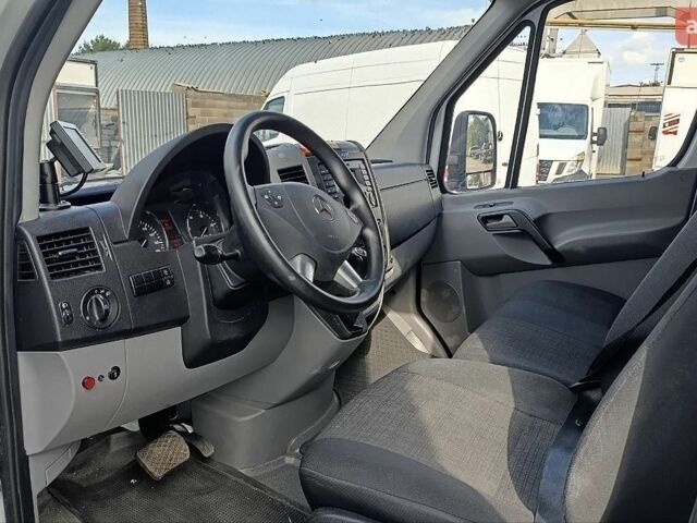 Белый Мерседес Sprinter, объемом двигателя 2.2 л и пробегом 251 тыс. км за 23750 $, фото 2 на Automoto.ua