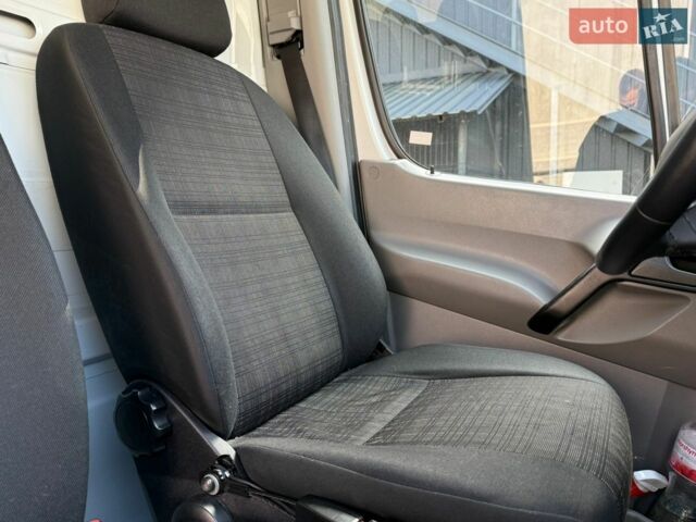 Белый Мерседес Sprinter, объемом двигателя 2.2 л и пробегом 320 тыс. км за 14950 $, фото 26 на Automoto.ua