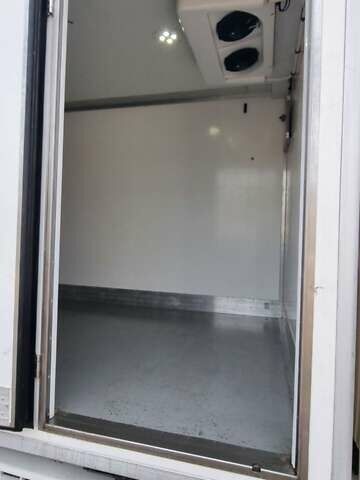 Белый Мерседес Sprinter, объемом двигателя 2.99 л и пробегом 356 тыс. км за 25000 $, фото 5 на Automoto.ua