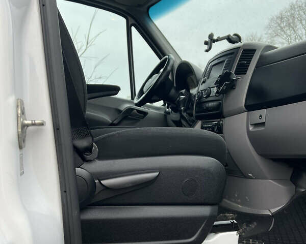 Белый Мерседес Sprinter, объемом двигателя 0 л и пробегом 460 тыс. км за 19500 $, фото 24 на Automoto.ua
