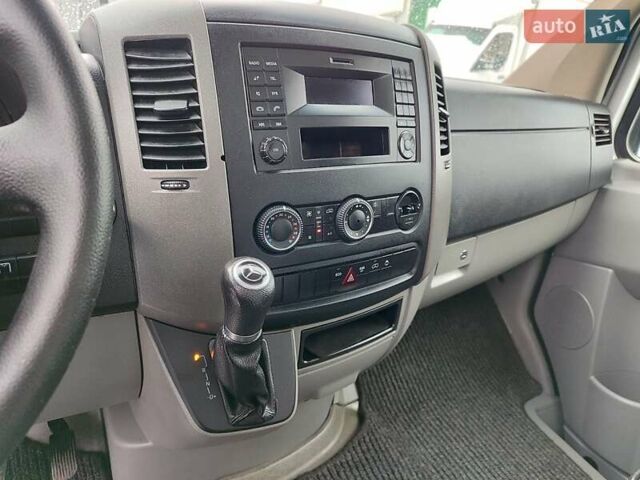 Белый Мерседес Sprinter, объемом двигателя 2.1 л и пробегом 350 тыс. км за 25900 $, фото 16 на Automoto.ua