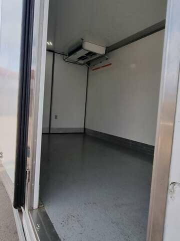 Белый Мерседес Sprinter, объемом двигателя 2.99 л и пробегом 356 тыс. км за 25000 $, фото 4 на Automoto.ua