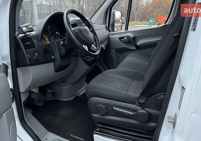 Белый Мерседес Sprinter, объемом двигателя 2.2 л и пробегом 225 тыс. км за 21500 $, фото 22 на Automoto.ua