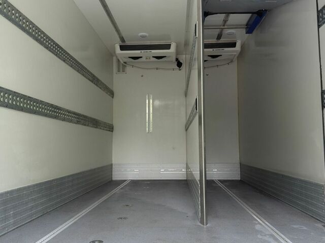 Белый Мерседес Sprinter, объемом двигателя 2.2 л и пробегом 234 тыс. км за 31400 $, фото 22 на Automoto.ua