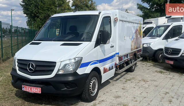 Белый Мерседес Sprinter, объемом двигателя 2.2 л и пробегом 243 тыс. км за 26639 $, фото 3 на Automoto.ua