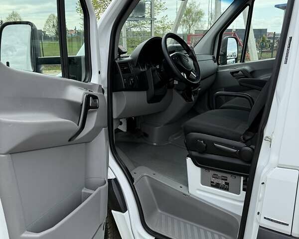 Белый Мерседес Sprinter, объемом двигателя 0 л и пробегом 328 тыс. км за 28650 $, фото 25 на Automoto.ua