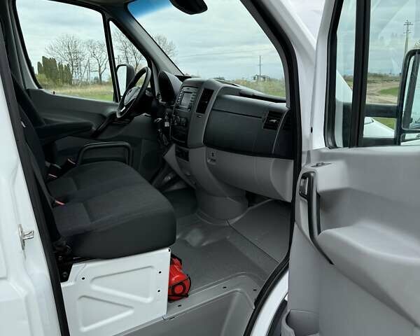 Белый Мерседес Sprinter, объемом двигателя 0 л и пробегом 328 тыс. км за 28650 $, фото 24 на Automoto.ua