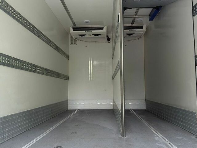 Белый Мерседес Sprinter, объемом двигателя 2.2 л и пробегом 234 тыс. км за 31400 $, фото 22 на Automoto.ua
