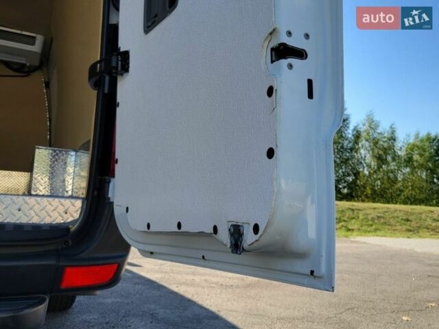 Белый Мерседес Sprinter, объемом двигателя 3 л и пробегом 311 тыс. км за 31900 $, фото 14 на Automoto.ua