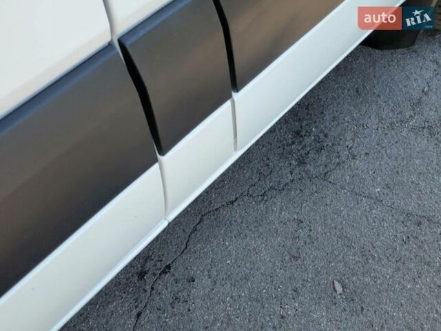 Белый Мерседес Sprinter, объемом двигателя 3 л и пробегом 311 тыс. км за 31900 $, фото 17 на Automoto.ua