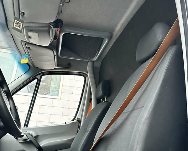 Белый Мерседес Sprinter, объемом двигателя 2.2 л и пробегом 214 тыс. км за 21900 $, фото 16 на Automoto.ua
