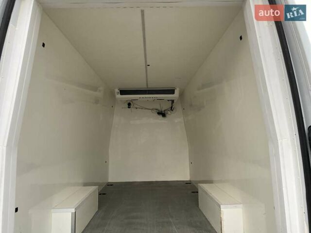 Белый Мерседес Sprinter, объемом двигателя 2.2 л и пробегом 170 тыс. км за 21450 $, фото 25 на Automoto.ua
