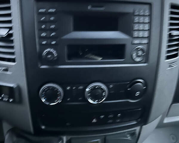 Белый Мерседес Sprinter, объемом двигателя 2.2 л и пробегом 175 тыс. км за 20500 $, фото 46 на Automoto.ua