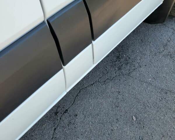 Белый Мерседес Sprinter, объемом двигателя 3 л и пробегом 311 тыс. км за 31800 $, фото 15 на Automoto.ua
