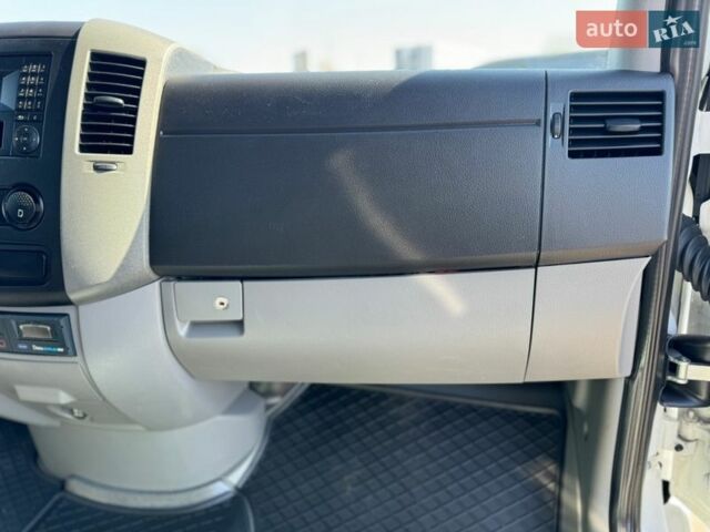 Белый Мерседес Sprinter, объемом двигателя 2.14 л и пробегом 283 тыс. км за 19500 $, фото 43 на Automoto.ua