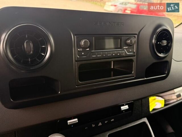 Белый Мерседес Sprinter, объемом двигателя 2.2 л и пробегом 238 тыс. км за 35000 $, фото 40 на Automoto.ua