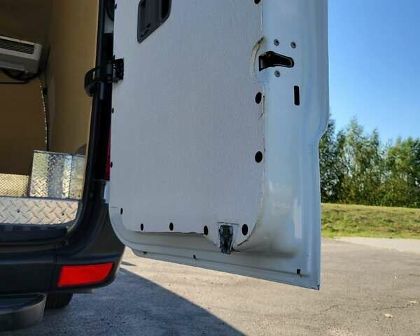 Белый Мерседес Sprinter, объемом двигателя 3 л и пробегом 311 тыс. км за 31800 $, фото 37 на Automoto.ua