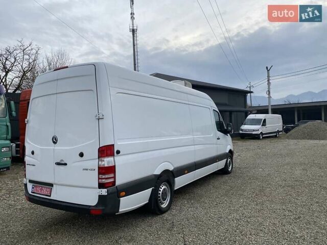 Белый Мерседес Sprinter, объемом двигателя 2.2 л и пробегом 170 тыс. км за 21450 $, фото 11 на Automoto.ua