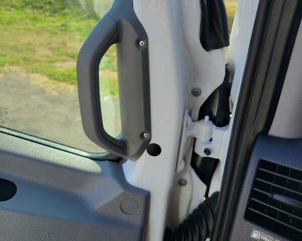 Белый Мерседес Sprinter, объемом двигателя 3 л и пробегом 311 тыс. км за 31900 $, фото 21 на Automoto.ua