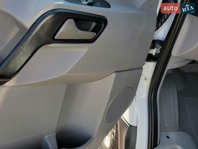 Белый Мерседес Sprinter, объемом двигателя 3 л и пробегом 311 тыс. км за 31900 $, фото 25 на Automoto.ua