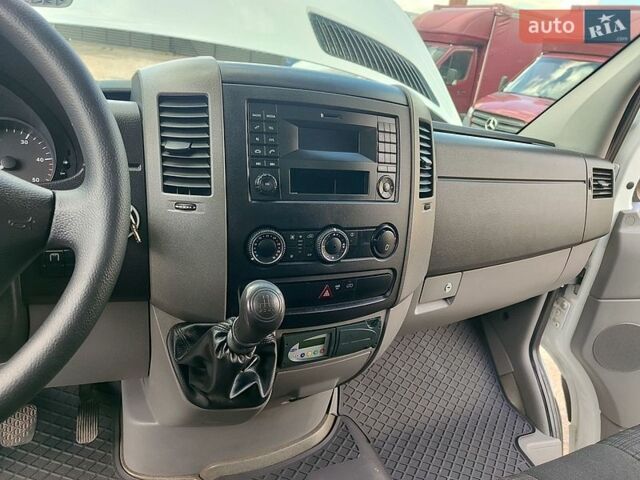 Белый Мерседес Sprinter, объемом двигателя 2.1 л и пробегом 270 тыс. км за 21600 $, фото 27 на Automoto.ua
