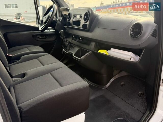 Белый Мерседес Sprinter, объемом двигателя 2.2 л и пробегом 238 тыс. км за 32000 $, фото 37 на Automoto.ua