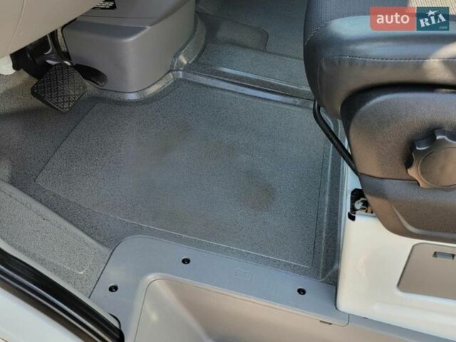 Белый Мерседес Sprinter, объемом двигателя 3 л и пробегом 311 тыс. км за 31900 $, фото 37 на Automoto.ua