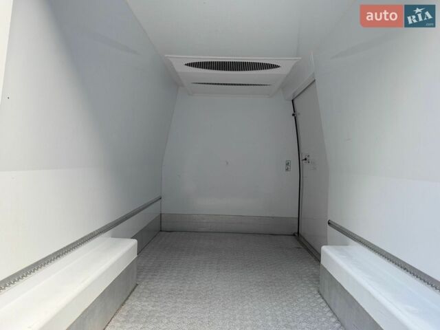 Белый Мерседес Sprinter, объемом двигателя 2.2 л и пробегом 330 тыс. км за 24500 $, фото 17 на Automoto.ua