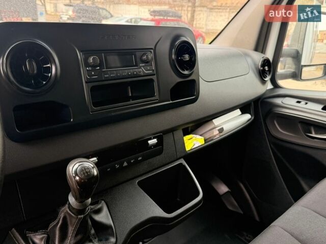 Белый Мерседес Sprinter, объемом двигателя 2.2 л и пробегом 238 тыс. км за 35000 $, фото 30 на Automoto.ua