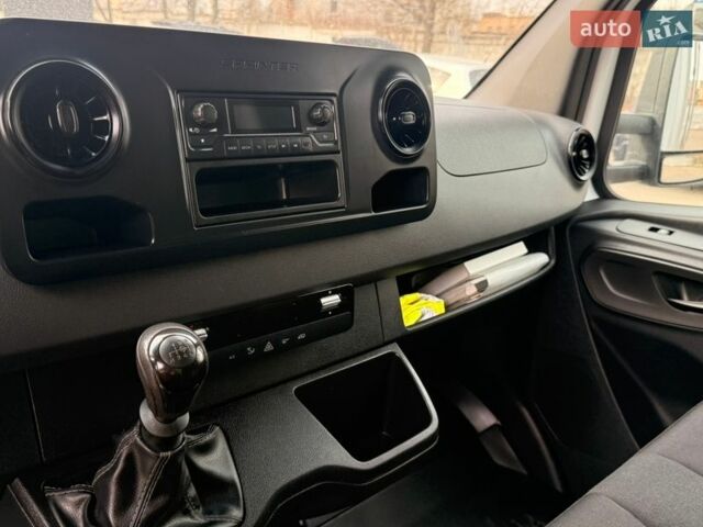 Белый Мерседес Sprinter, объемом двигателя 2.2 л и пробегом 238 тыс. км за 32000 $, фото 34 на Automoto.ua