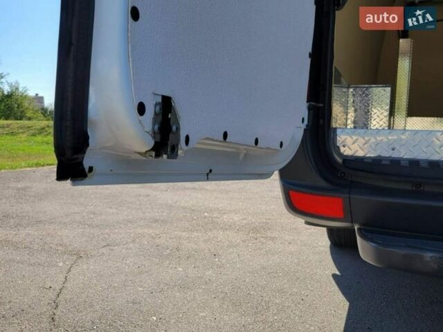Белый Мерседес Sprinter, объемом двигателя 3 л и пробегом 311 тыс. км за 31900 $, фото 12 на Automoto.ua