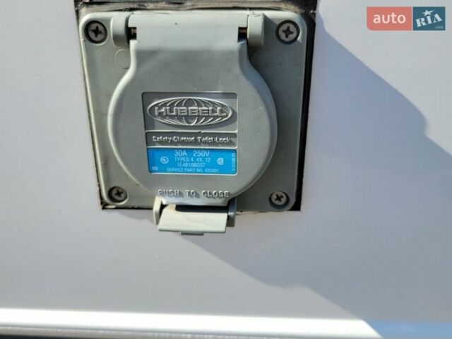 Белый Мерседес Sprinter, объемом двигателя 3 л и пробегом 311 тыс. км за 31900 $, фото 47 на Automoto.ua