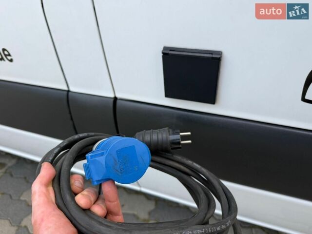 Белый Мерседес Sprinter, объемом двигателя 2.2 л и пробегом 330 тыс. км за 24500 $, фото 25 на Automoto.ua