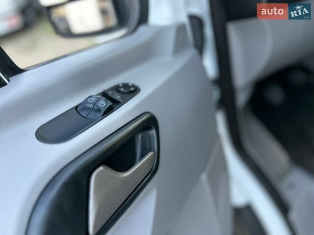 Білий Мерседес Sprinter, об'ємом двигуна 2.2 л та пробігом 210 тис. км за 21550 $, фото 49 на Automoto.ua