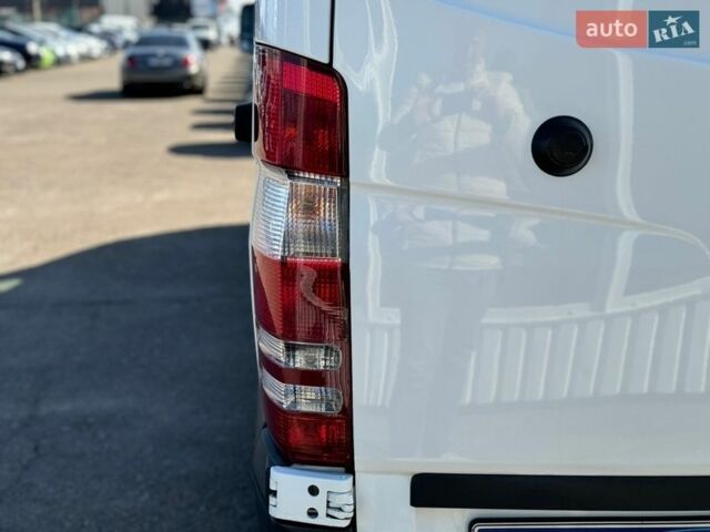 Белый Мерседес Sprinter, объемом двигателя 2.14 л и пробегом 283 тыс. км за 19500 $, фото 24 на Automoto.ua