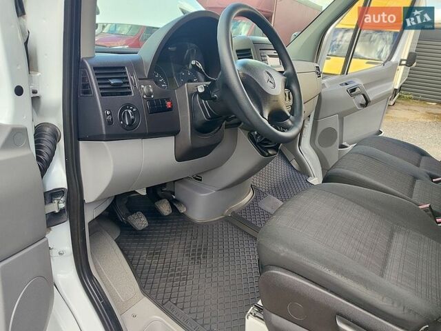 Белый Мерседес Sprinter, объемом двигателя 2.1 л и пробегом 270 тыс. км за 21600 $, фото 23 на Automoto.ua