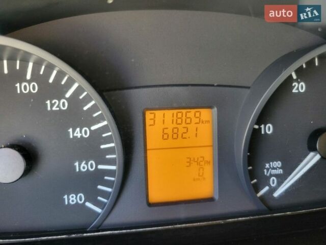 Белый Мерседес Sprinter, объемом двигателя 3 л и пробегом 311 тыс. км за 31900 $, фото 32 на Automoto.ua